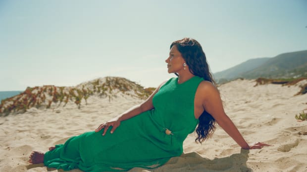 0822_Wellness_MindyKaling_ProenzaSchouler
